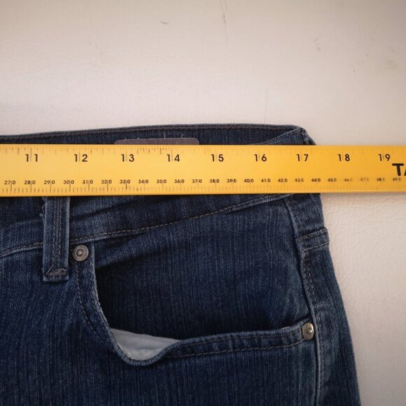 Gloria Vanderbilt Amanda Ladies Size 16 Short Medium Wash Zipper & Button Jeans - Picture 11 of 13